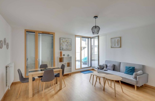 Palaiseau Apartment | Chic and spacious apart southern Paris