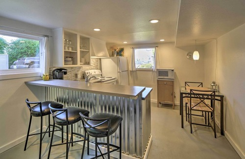 Fairhaven Apartment | Chic Apartment - 2 Blocks From Central Fairhaven!