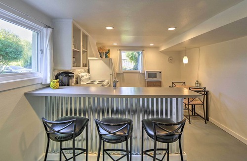 Fairhaven Apartment | Chic Apartment - 2 Blocks From Central Fairhaven!