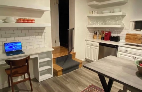 Bristol Apartment | Chic apartment in historic home in the heart of beautiful Bristol