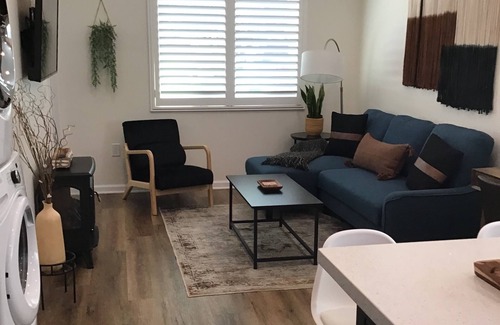 Upland Apartment | Chic apartment with AC and WiFi in fabulous Upland