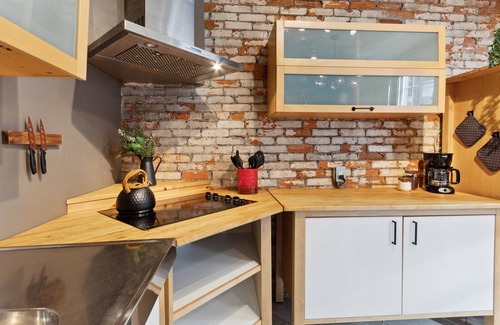 Norris Square Apartment | Chic Artist Flat on Fun Brewery & Restaurant Strip