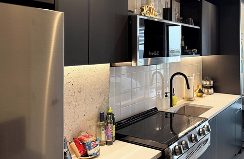 Central Business District Apartment | Chic Balcony Studio in Newark