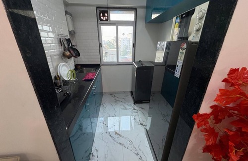 Bandra West Apartment | Chic Bandra West Hideaway: Cozy 1-Bedroom Retreat in the Heart of Mumbai