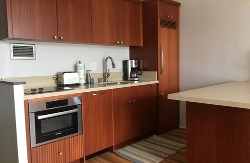 Waikiki Condo | Chic Beachy Studio in Waikiki