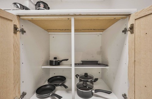 Whitby Apartment | Chic & Bright 1BR Apt with Free Wifi & Parking