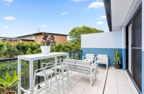 Brookvale Apartment | Chic Brookvale Unit-Big Balcony!