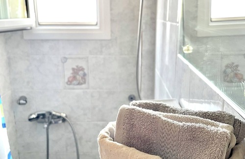 Agia Paraskevi Apartment | Chic & central studio in the northern sunburns of Athens