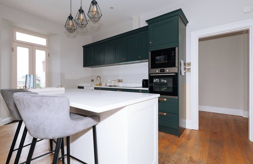 Ringsend Apartment | Chic & Characteristic 2BD House - Irishtown
