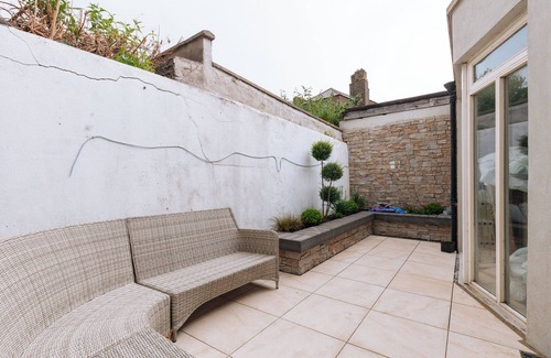 Ringsend Apartment | Chic & Characteristic 2BD House - Irishtown