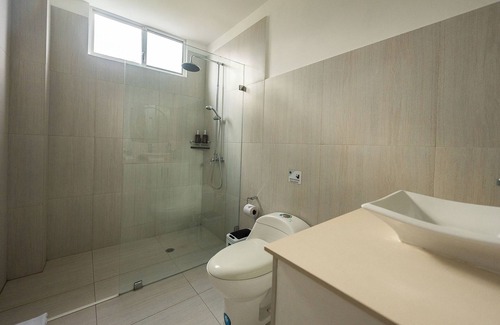Puerto Ayora Apartment | Chic City Gateway: Spacious modern apartment in the Heart of Puerto Ayora