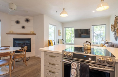 Kings Beach Condo | Chic Condo | Walk to Kings Beach, Outdoor Space w/Lake & Mountain Views, Shops