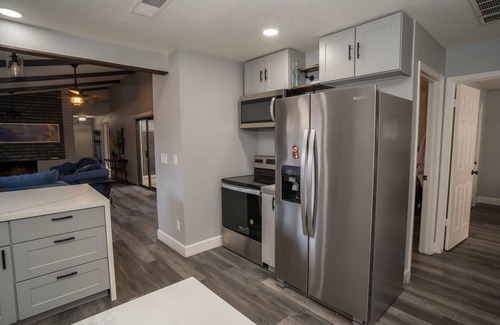 Raisin Condo | Chic condo with pool access- and beautiful courtyard inside home