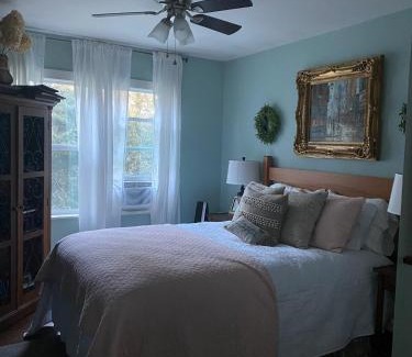 Highlands Hills House | Chic Cottage 1.7 miles to Downtown Highlands