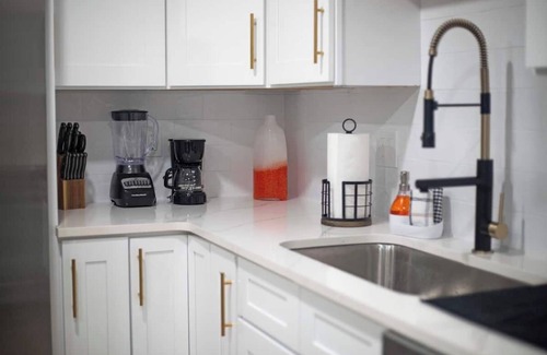 Clinton Township Condo | Chic Cozy 1-bedroom condo with WiFi, AC in welcoming Clinton Township