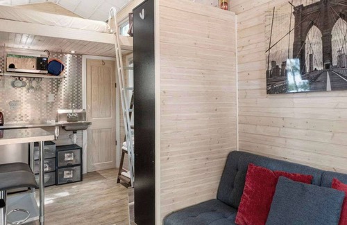 Roswell Cabin | Chic & Cozy Retreat: Modern Tiny Cabin for Two
