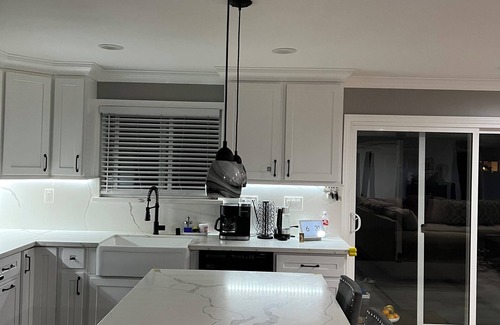 Garden Grove House | CHIC & COZY Stay near WESTGROVE- PARK-Walk to nature & Fun.