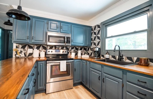 Dadeville House | Chic Cricket Cottage | 3 Bed, 2 Bath