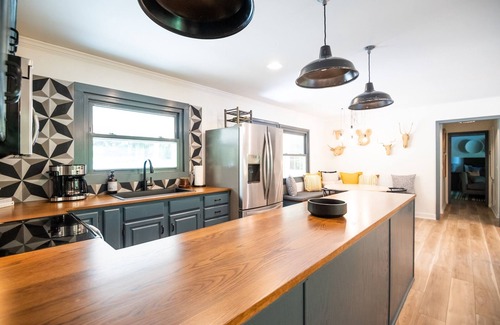 Dadeville House | Chic Cricket Cottage | 3 Bed, 2 Bath