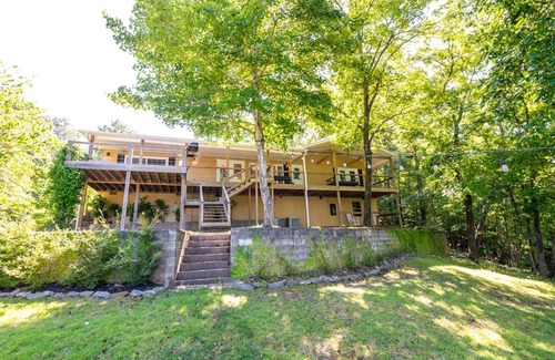Dadeville House | Chic Cricket Cottage | 3 Bed, 2 Bath