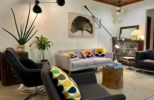 Tunku House | Chic Designer Room in Shared Bungalow SS1 Near LRT Petaling Jaya