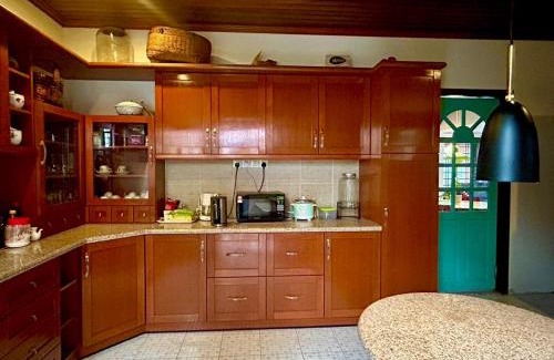 Tunku House | Chic Designer Room in Shared Bungalow SS1 Near LRT Petaling Jaya