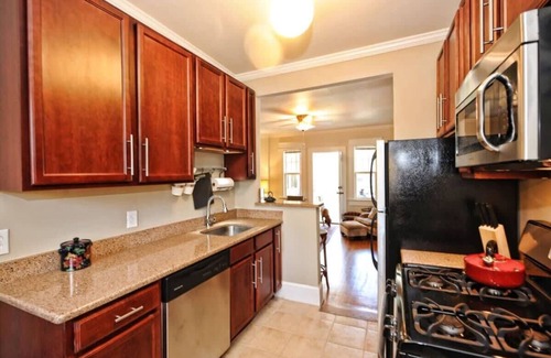 Dilworth Apartment | Chic Dilworth 1BR King Condo | Porch | Walkable