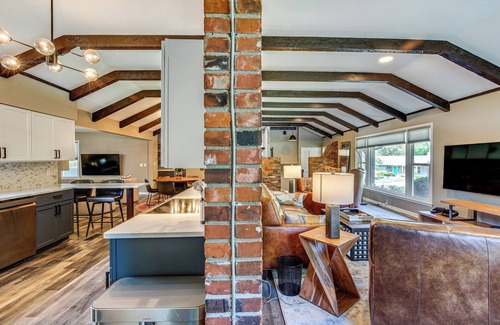Riverside House | Chic Family-Friendly Home in Riverside: 7 Mi to KC