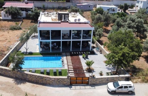 Yaliciftlik Apartment | Chic Flat w Pool, Patio, Garden in Bodrum