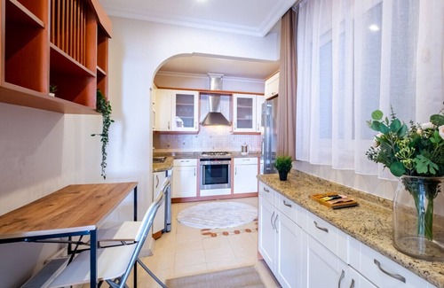 Moda Apartment | Chic Flat with Balcony near Moda Shore