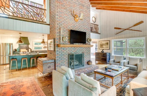 Highlands House | Chic Highlands Cabin Retreat with Deck and Office!