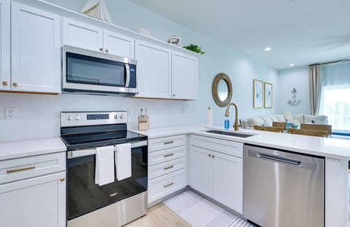 Hudson Beach Estates House | Chic Hudson Townhome: Walk to the Beach!