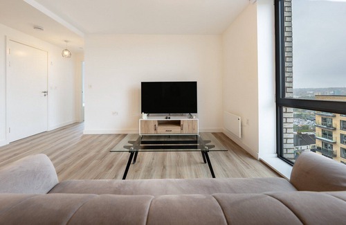 Luton Apartment | Chic interiors with a rooftop terrace