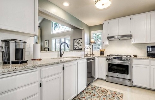 Kirkland House | Chic Kirkland Retreat: King Bed, Private Patio, Minutes from Downtown & Lake WA