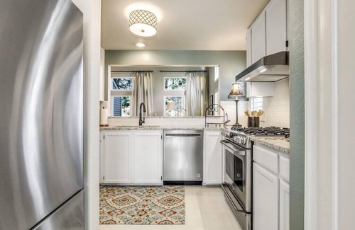 Kirkland House | Chic Kirkland Retreat: King Bed, Private Patio, Minutes from Downtown & Lake WA