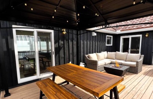 Turkey Point Cottage | Chic Lake Front Cottage on Cedar