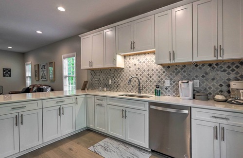 Milledgeville House | Chic Lake Sinclair Retreat with Dock & Hot Tub!