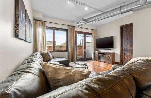 Ballpark House | Chic Loft Heart of RiNo