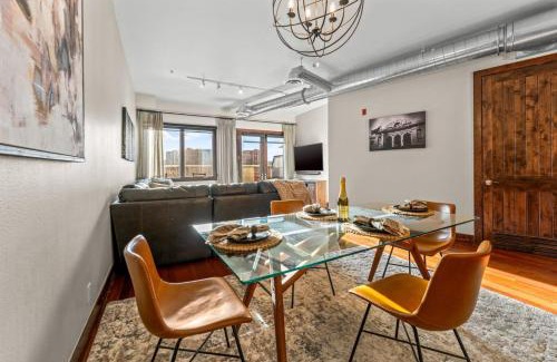 Ballpark House | Chic Loft Heart of RiNo