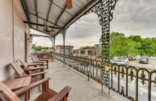 New Roads Apartment | Chic Louisiana Retreat - Balcony and River Views!
