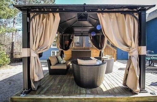 Tiny Cottage | Chic & luxurious villa with outdoor sauna - Steps away from the beach!