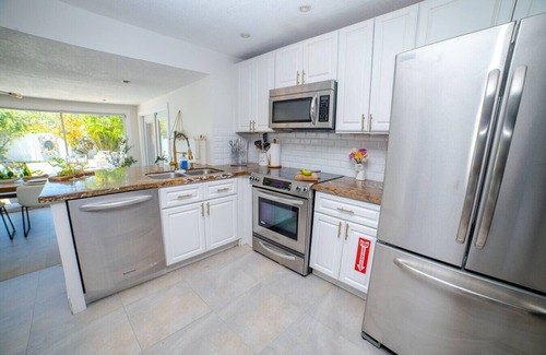 Edgewood Apartment | Chic MangoTree villa/Heated Pool