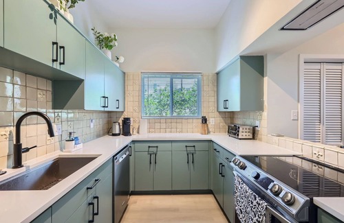 Judge's Hill Condo | Chic Mid-Century! Walk to UT and Downtown