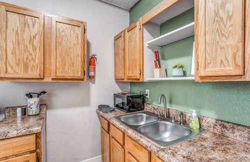 Midtown Apartment | Chic Midtown Apartment Near Zoo, Park and Museums
