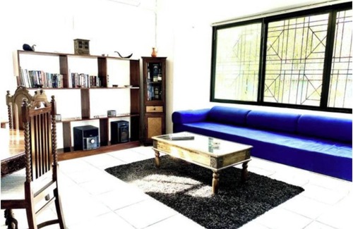 Wellawatta North House | Chic modern 2-bedroom apartment with AC, WiFi, parking, hot water, in Colombo