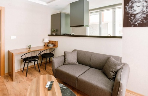Yakuplu Apartment | Chic, Modern Flat Near Torium Mall in Beylikduzu