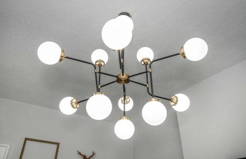 Walnut Hills House | Chic Modern Gem with Style Suites