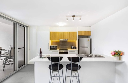 Kelvin Grove Apartment | Chic Modern Retreat: 1BR Apt w/pool@Kelvin Grove