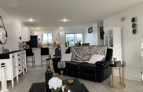 Lakeshore House | Chic, oasis 5BR with in ground Pool Hot Tub, Magical Yard—Perfect for Any Stay