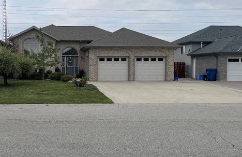 Lakeshore House | Chic, oasis 5BR with in ground Pool Hot Tub, Magical Yard—Perfect for Any Stay